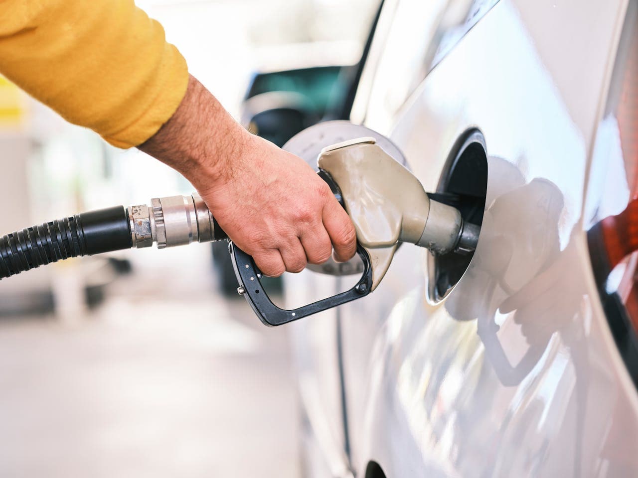 Refuelling a car